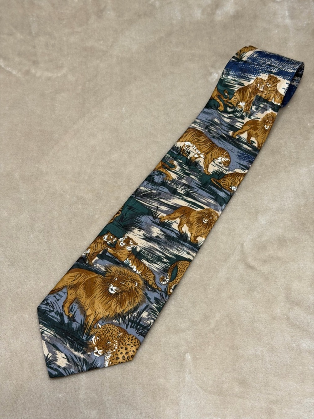 Vintage Lost Kingdom Safari Animal Lion Tiger Tie